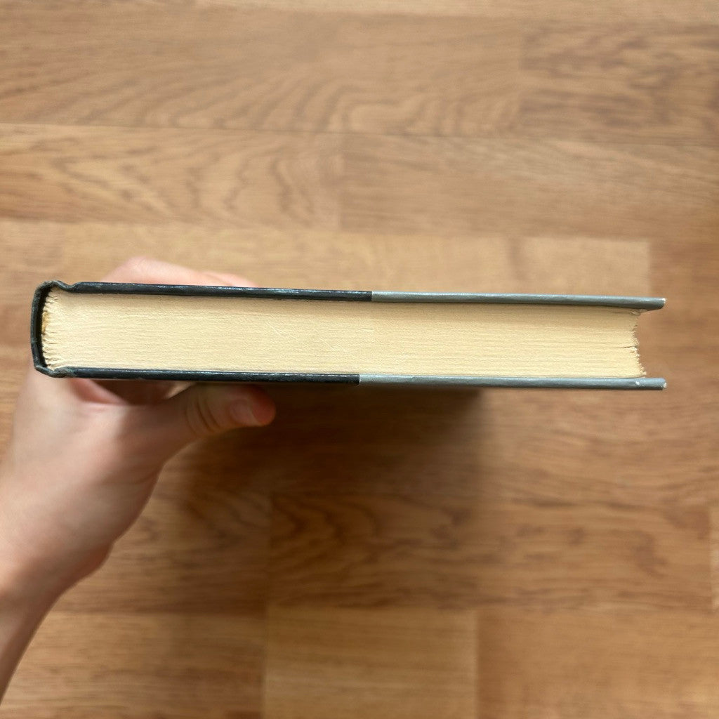 Hardcover The Prince and the Pauper & Those Extraordinary Twins by Mark Twain หนังสือ  ปกแข็ง