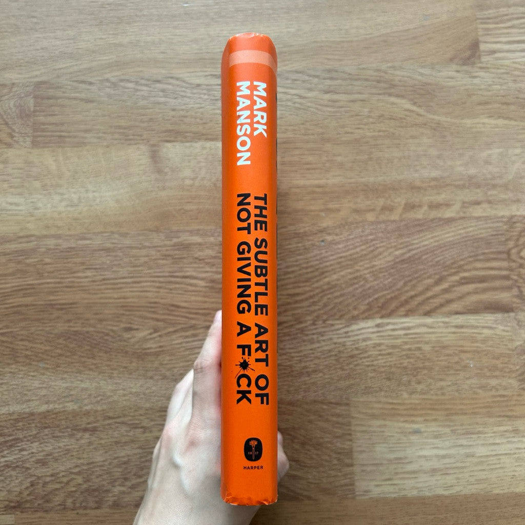 Hardcover The Subtle Art of Not Giving a F*ck by Mark Manson หนังสือ ปกแข็ง